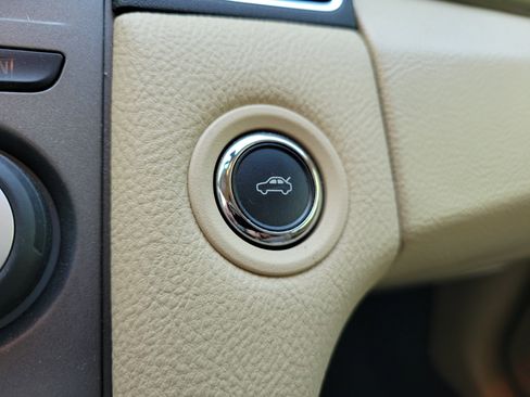 Used 2014 Ford Taurus SEL image 28