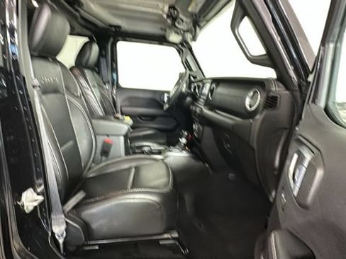 Used 2023 Jeep Wrangler Unlimited Sahara AWD/4WD image 28