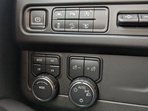 Used 2023 Chevrolet Tahoe Premier w/ Premium Package 2 image 18