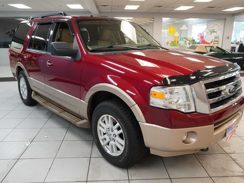 Used 2014 Ford Expedition XLT w/ Equipment Group 202A AWD/4WD image 14