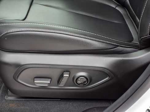 Used 2025 Jeep Grand Cherokee Limited image 5