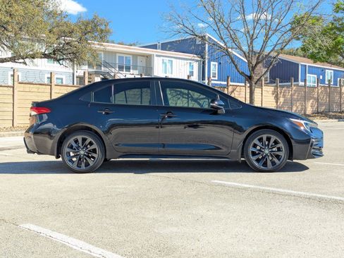 Used 2023 Toyota Corolla SE image 2