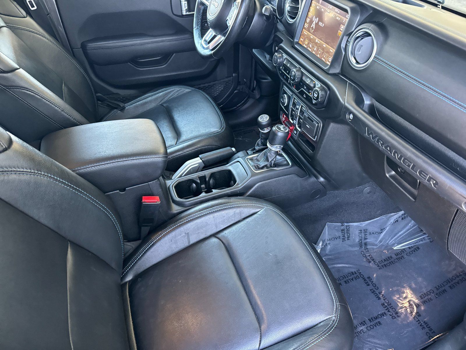 Used 2022 Jeep Wrangler Unlimited Rubicon 4xe w/ Cold Weather Group AWD/4WD image 18