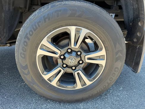 Used 2016 Toyota Tacoma TRD Sport w/ Premium & Technology Package AWD/4WD image 39