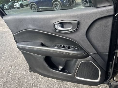 Used 2018 Jeep Compass Latitude FWD image 24