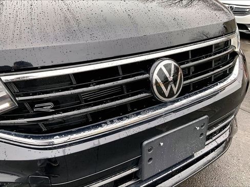 Used 2023 Volkswagen Tiguan SE R-Line image 29