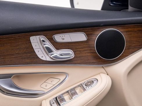 Used 2022 Mercedes-Benz GLC 300 4MATIC image 12