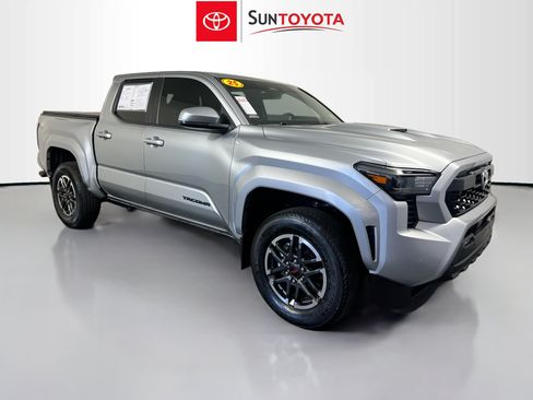 Used 2025 Toyota Tacoma TRD Sport w/ TRD Sport Upgrade Package RWD image 1