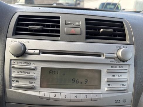 Used 2010 Toyota Camry LE image 16