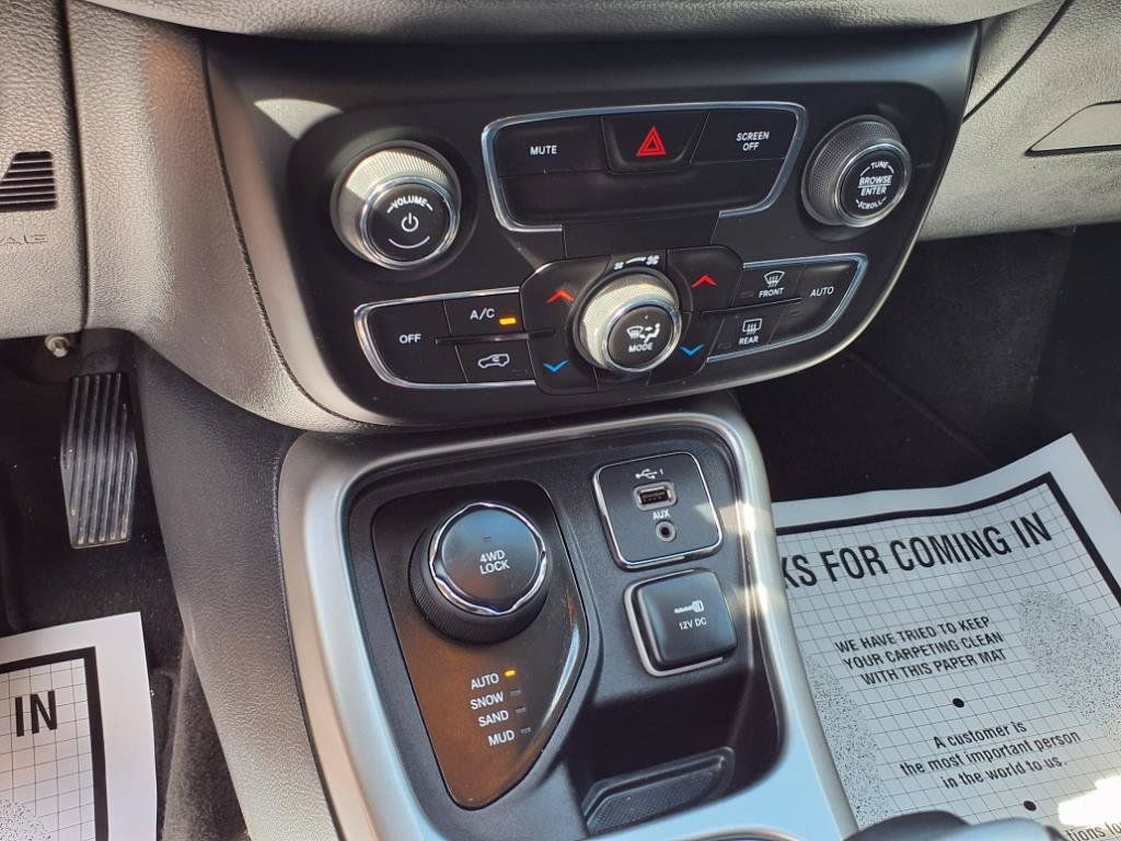 Used 2019 Jeep Compass Latitude AWD/4WD image 10