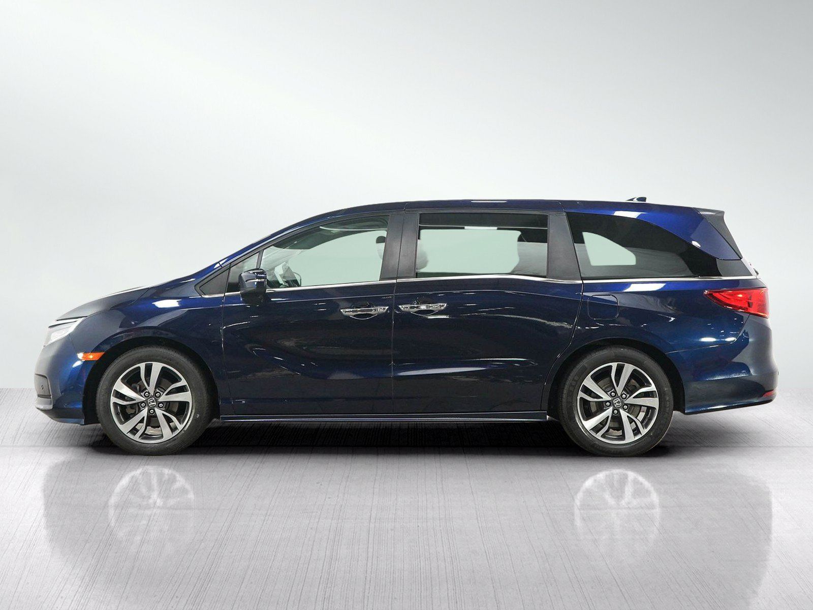 Used 2023 Honda Odyssey Touring image 2