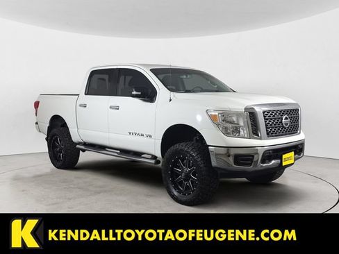 Used 2018 Nissan Titan SV w/ SV Convenience Package AWD/4WD image 7
