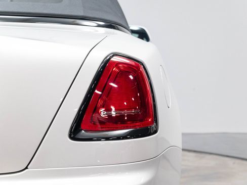 Used 2017 Rolls-Royce Dawn RWD image 66