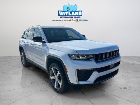 Certified 2026 Jeep Grand Cherokee Limited w/ Trailer Tow Package AWD/4WD image 22