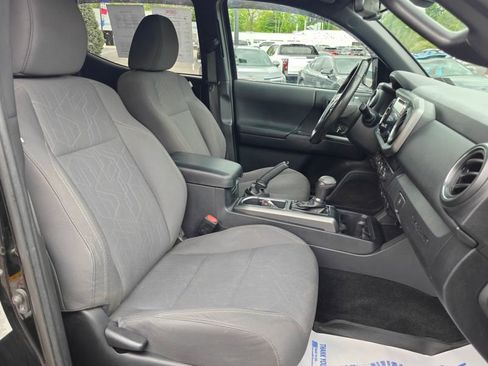 Used 2019 Toyota Tacoma TRD Sport AWD/4WD image 18