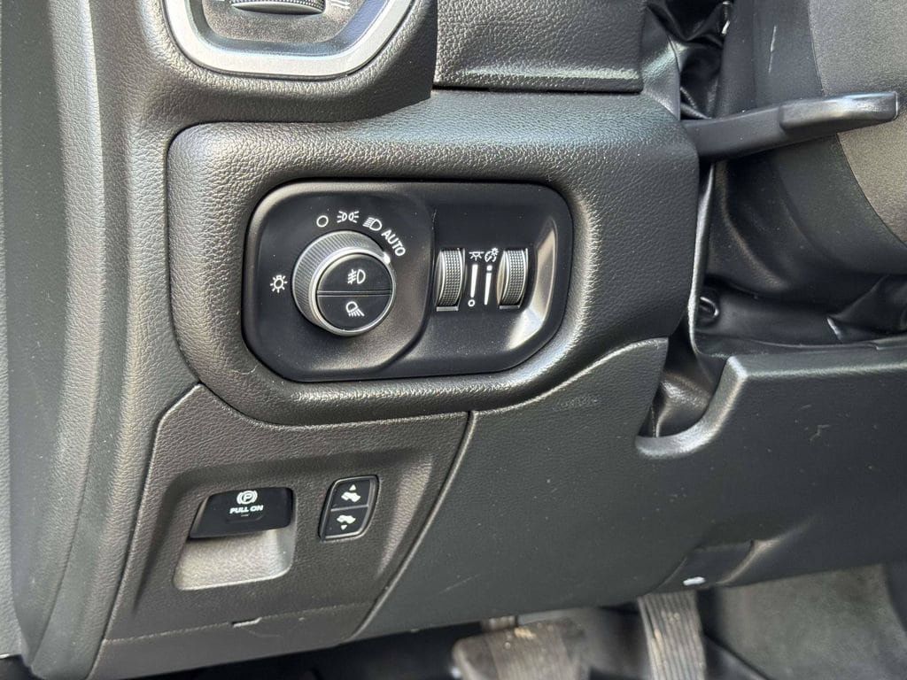 Used 2023 RAM 1500 Laramie AWD/4WD image 10