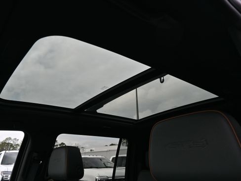 Used 2025 GMC Yukon XL AT4 w/ AT4 Premium Package image 6