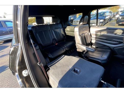 Used 2024 Jeep Grand Cherokee L Limited w/ Luxury Tech Group II image 28