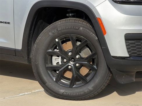 New 2025 Jeep Grand Cherokee L Altitude image 8