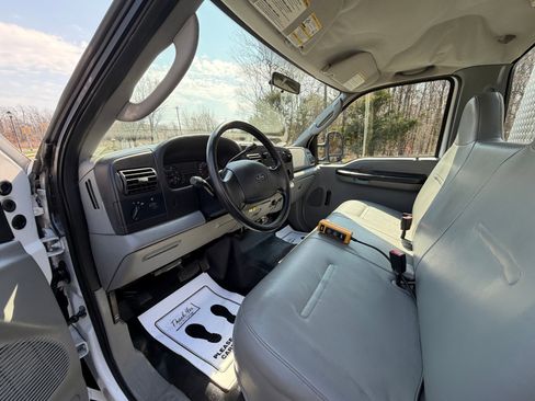 Used 2006 Ford F550 2WD Regular Cab Super Duty image 26