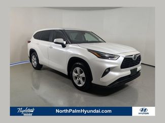 Used 2023 Toyota Highlander LE FWD video 1