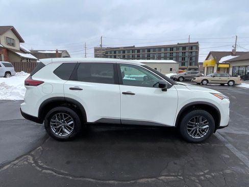 Used 2024 Nissan Rogue S image 8