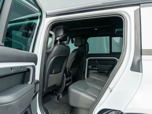 Used 2023 Land Rover Defender 110 image 41