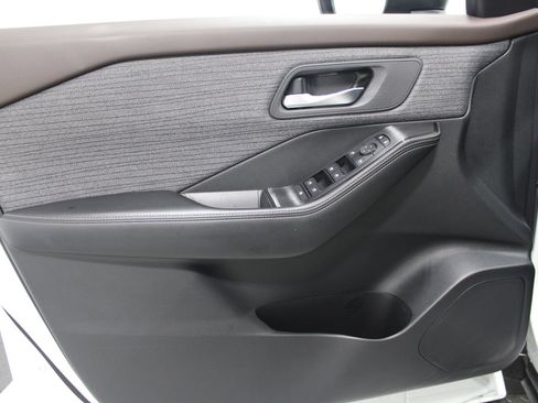 Used 2023 Nissan Rogue SV FWD image 12