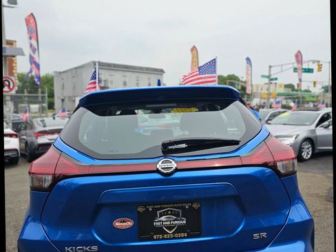 Used 2021 Nissan Kicks SR image 6