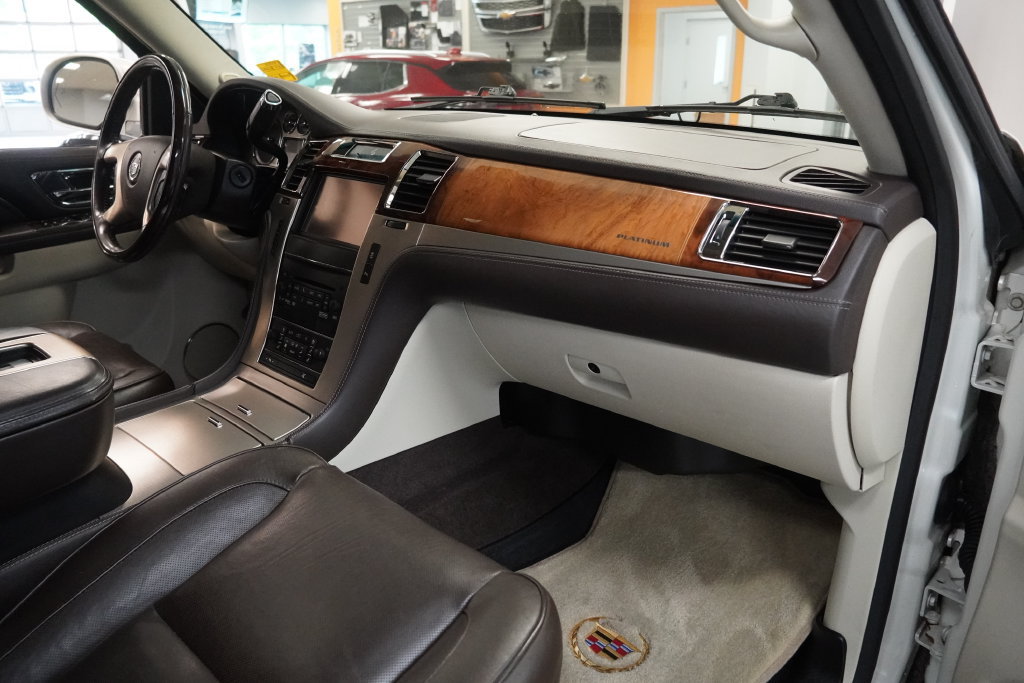 Certified 2014 Cadillac Escalade Platinum AWD/4WD image 14