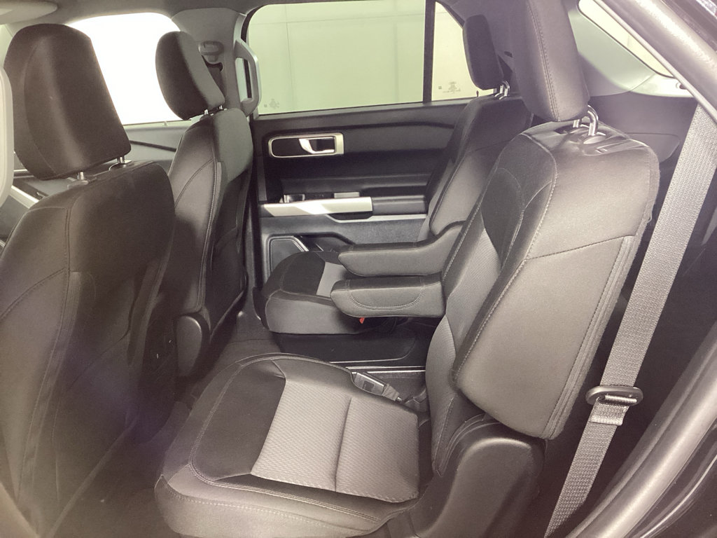 Used 2023 Ford Explorer XLT AWD/4WD image 17