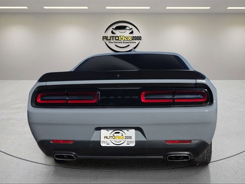 Used 2022 Dodge Challenger SXT w/ Plus Package image 6