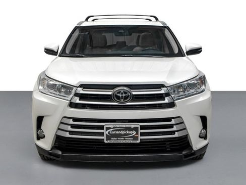 Used 2018 Toyota Highlander XLE FWD image 3
