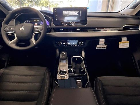 New 2026 Mitsubishi Outlander SE image 5