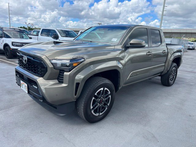 Used 2025 Toyota Tacoma 2WD Double Cab image 3