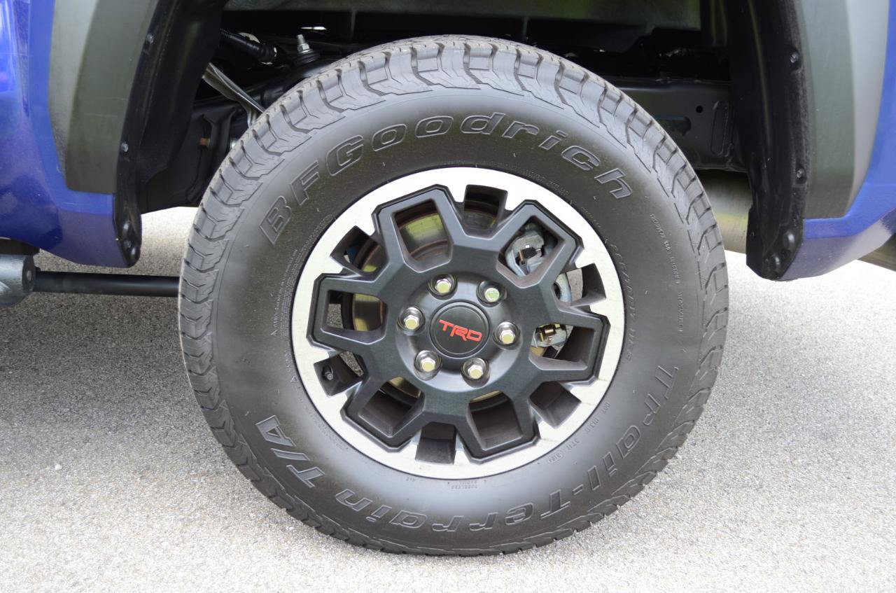 Used 2024 Toyota Tacoma TRD Off-Road w/ TRD Off Road Upgrade Package AWD/4WD image 10