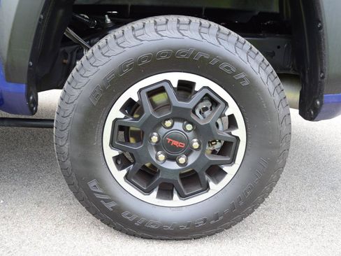 Used 2024 Toyota Tacoma TRD Off-Road w/ TRD Off Road Upgrade Package AWD/4WD image 10