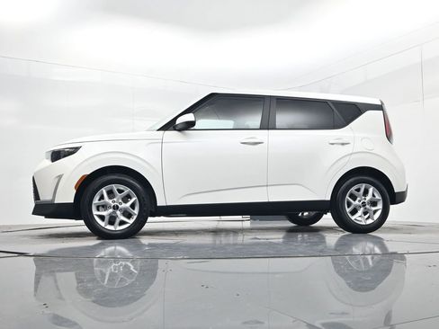 Certified 2025 Kia Soul LX w/ LX Technology Package FWD image 35