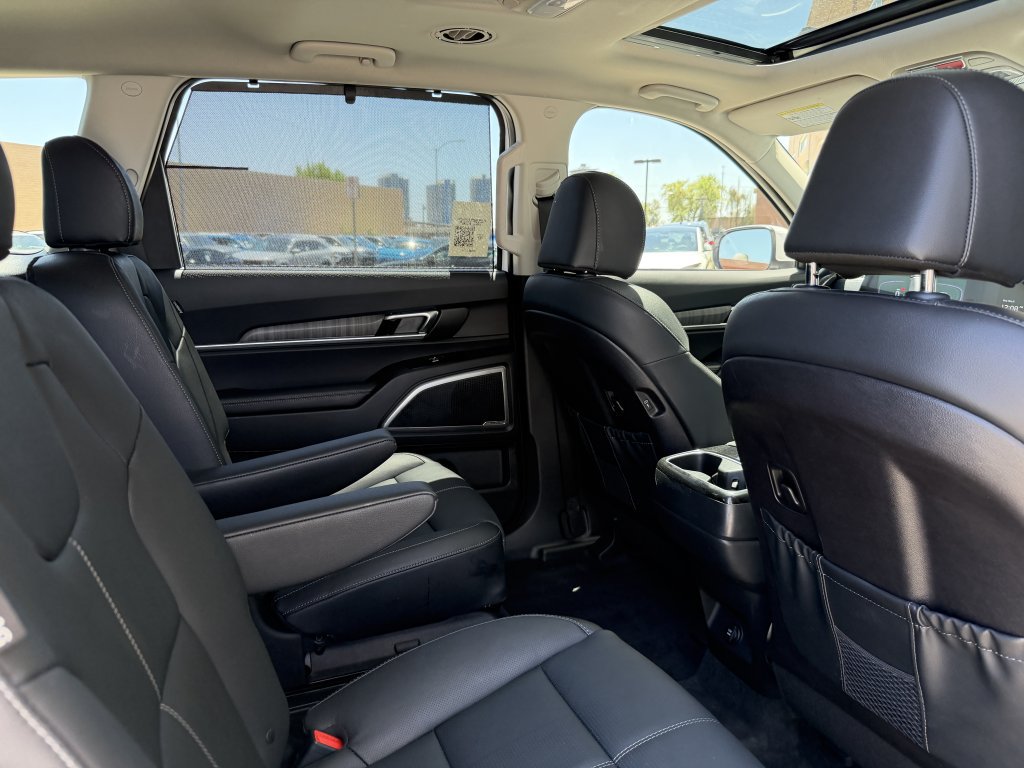 Used 2025 Kia Telluride EX w/ EX Captain's Chair Package FWD image 39