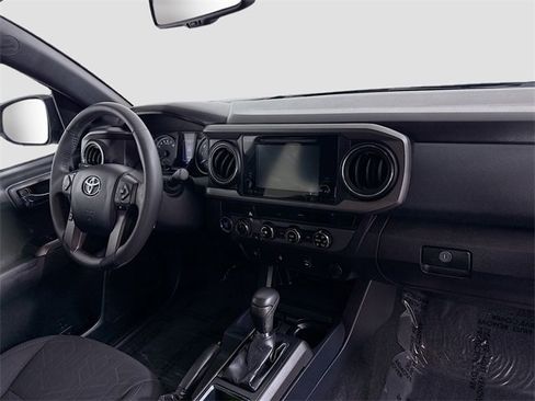 Certified 2017 Toyota Tacoma TRD Off-Road image 27