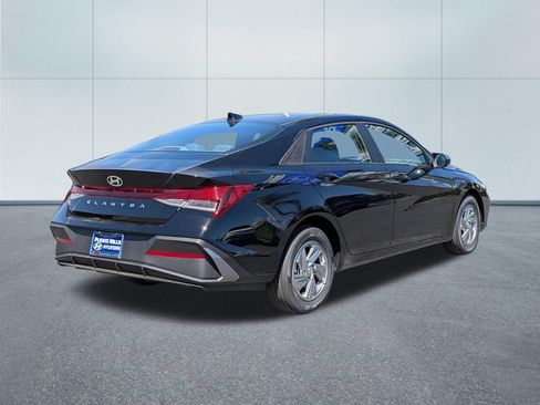New 2026 Hyundai Elantra SE FWD image 6