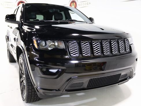 Used 2019 Jeep Grand Cherokee Altitude image 12