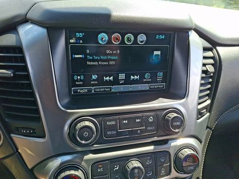 Certified 2019 Chevrolet Suburban LT w/ Luxury Package AWD/4WD image 18