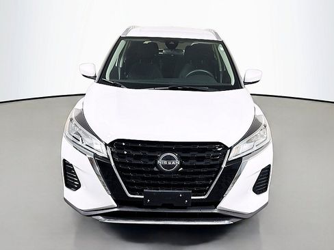 Used 2024 Nissan Kicks SV FWD image 2