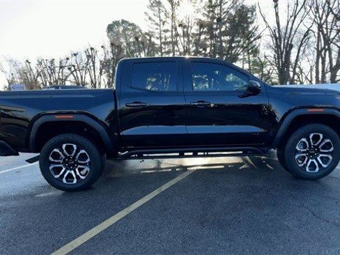 Used 2025 GMC Canyon AT4 w/ Nightfall Edition image 11