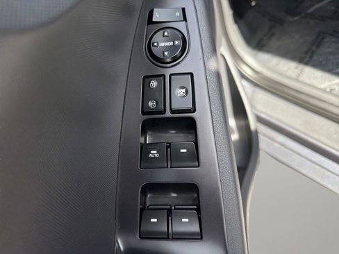 Used 2018 Hyundai Ioniq Blue FWD image 17