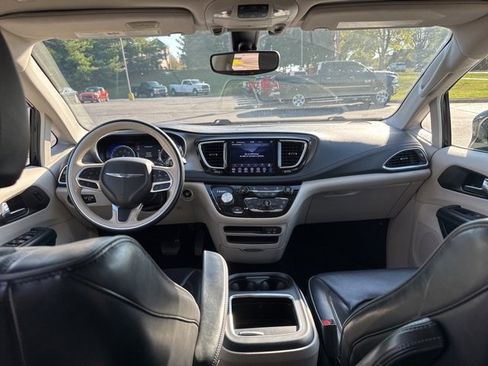 Certified 2019 Chrysler Pacifica Limited image 14