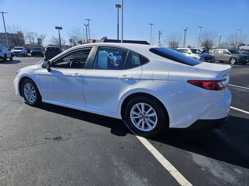 Used 2025 Toyota Camry LE image 5