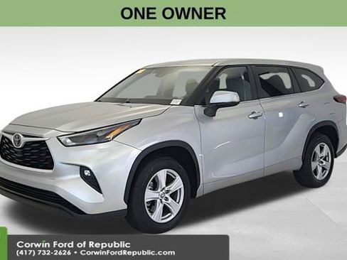 Used 2024 Toyota Highlander LE image 3