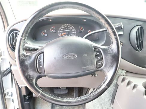 Used 2000 Ford E-150 and Econoline 150 RWD image 39